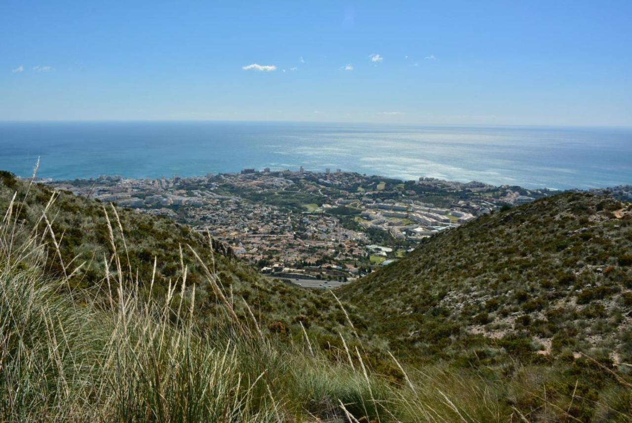 Ático duplex en Benalmádena vistas al mar y montaña dos habitaciones Exterior foto
